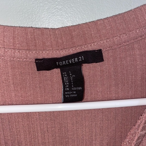 Crop top - Picture 2 of 3